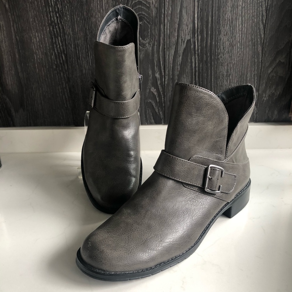 A2 by AEROSOLES GREY ZIP FASHION BOOTS size 11 NWT